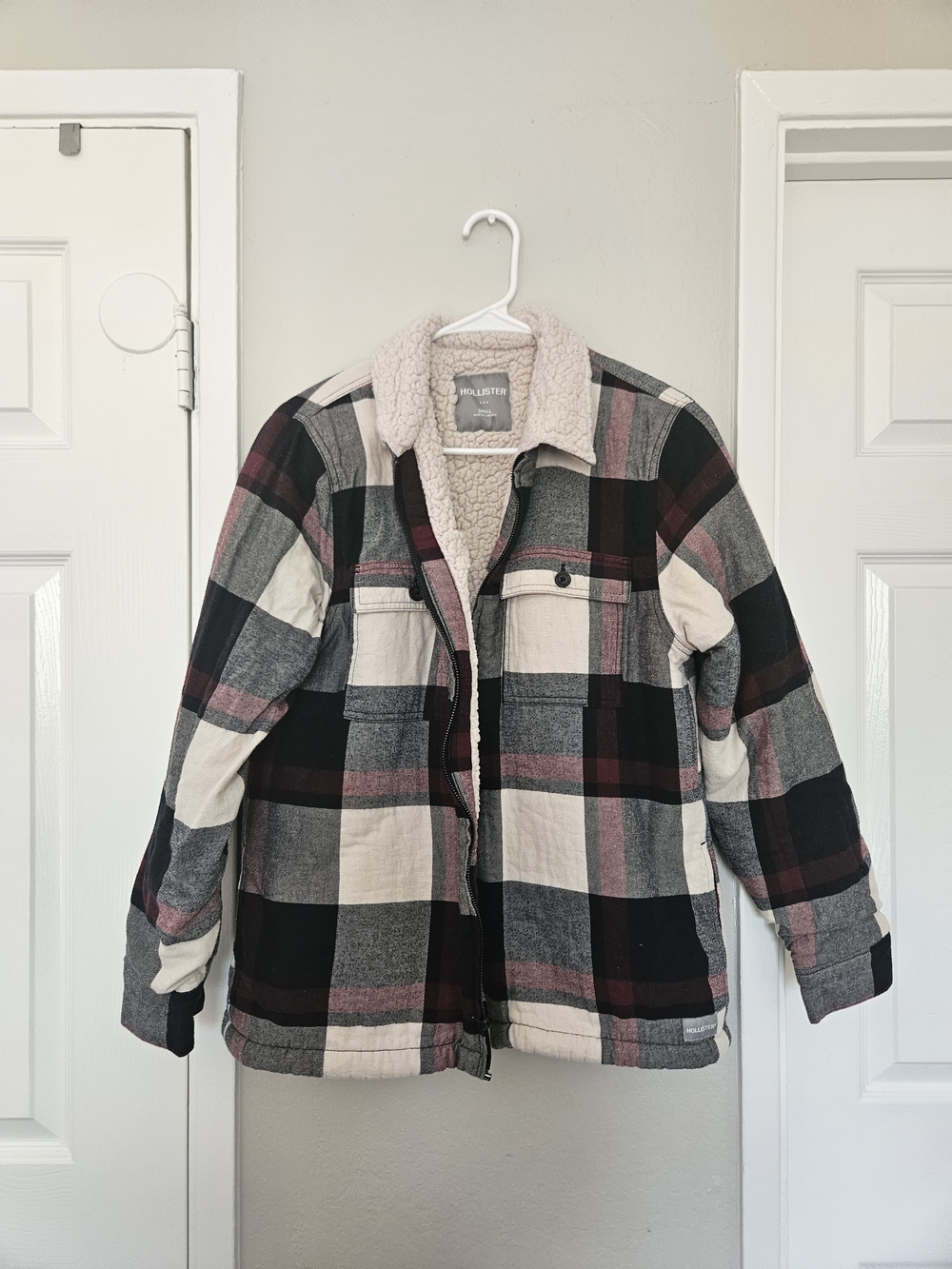 Hollister Sherpa-Lined Plaid Jacket - Black, Cream & Burgundy Small